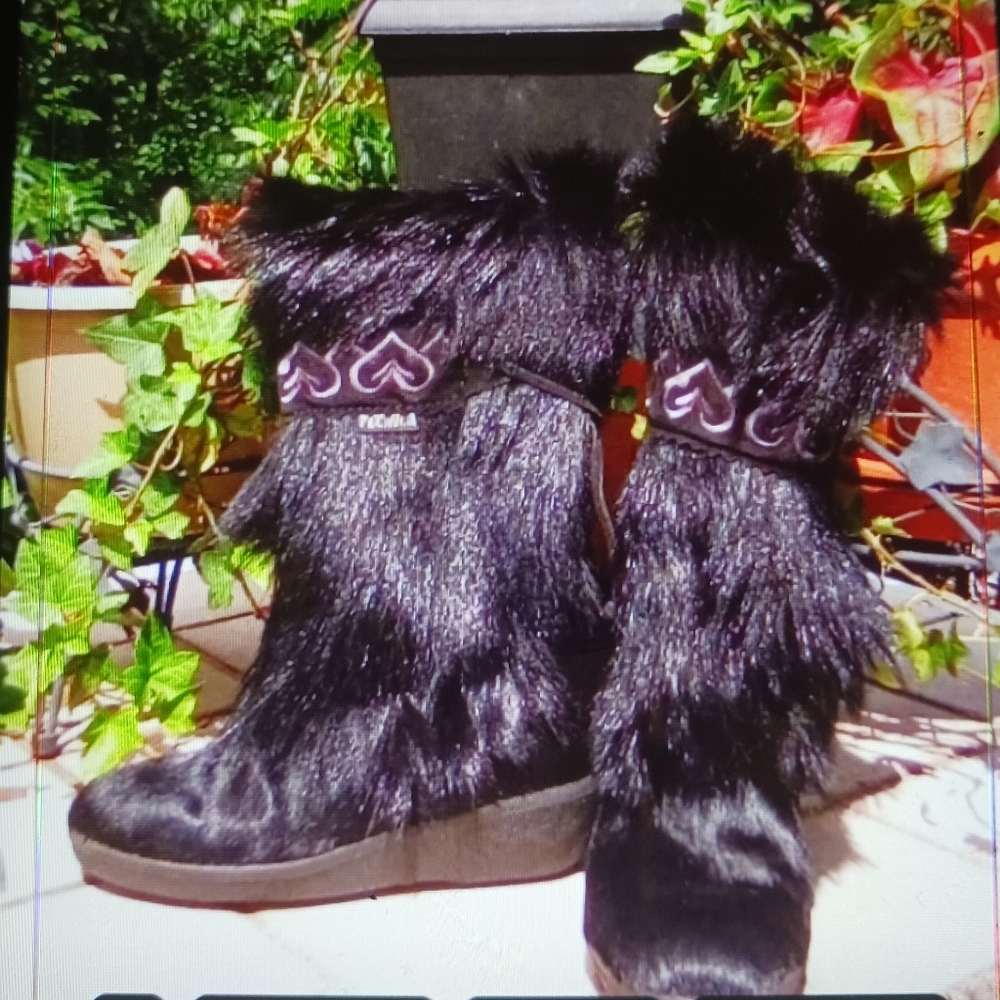 SOLD. Polar fur Boots